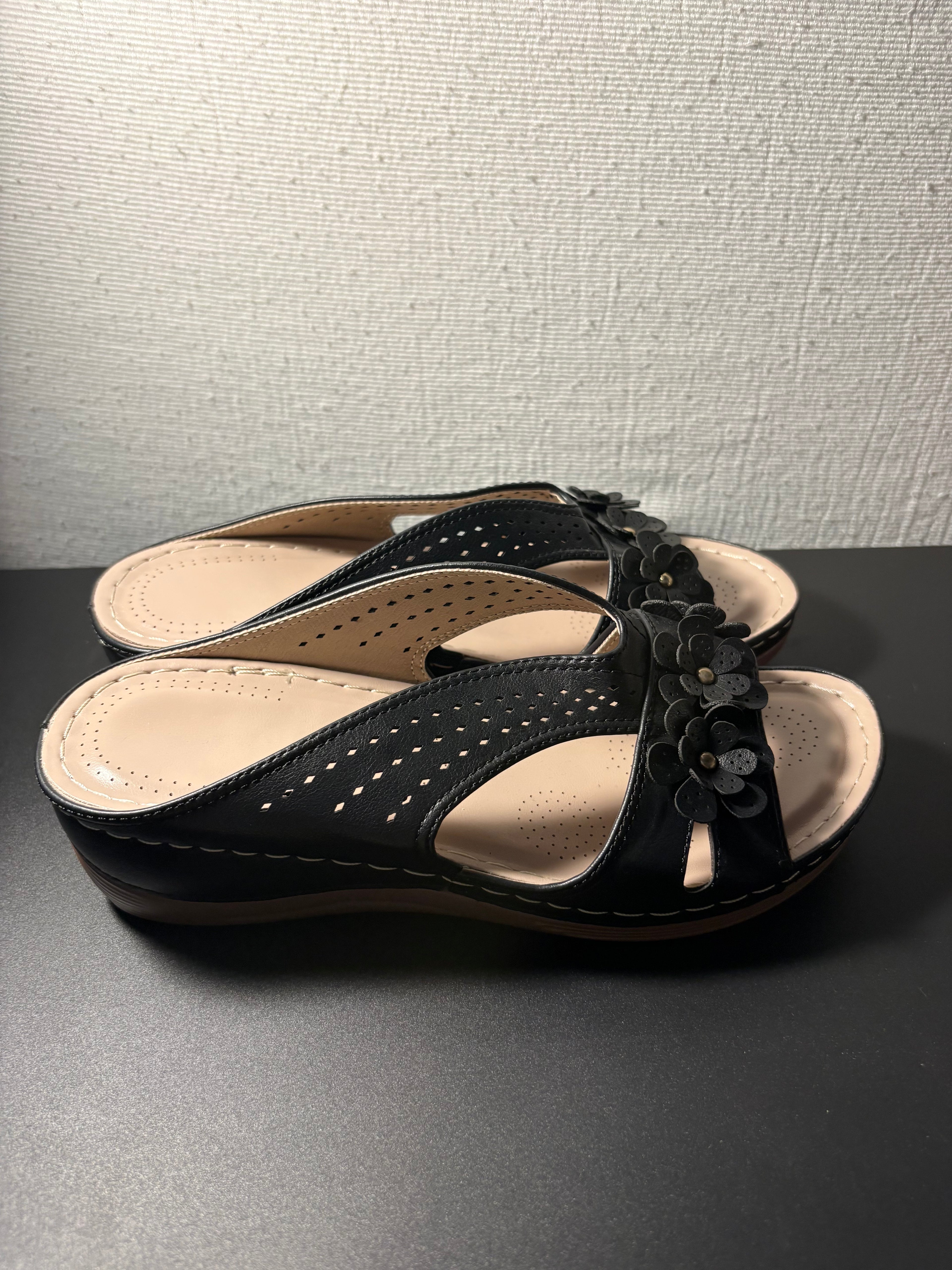 Women’s Black Floral Comfort Slide Sandals