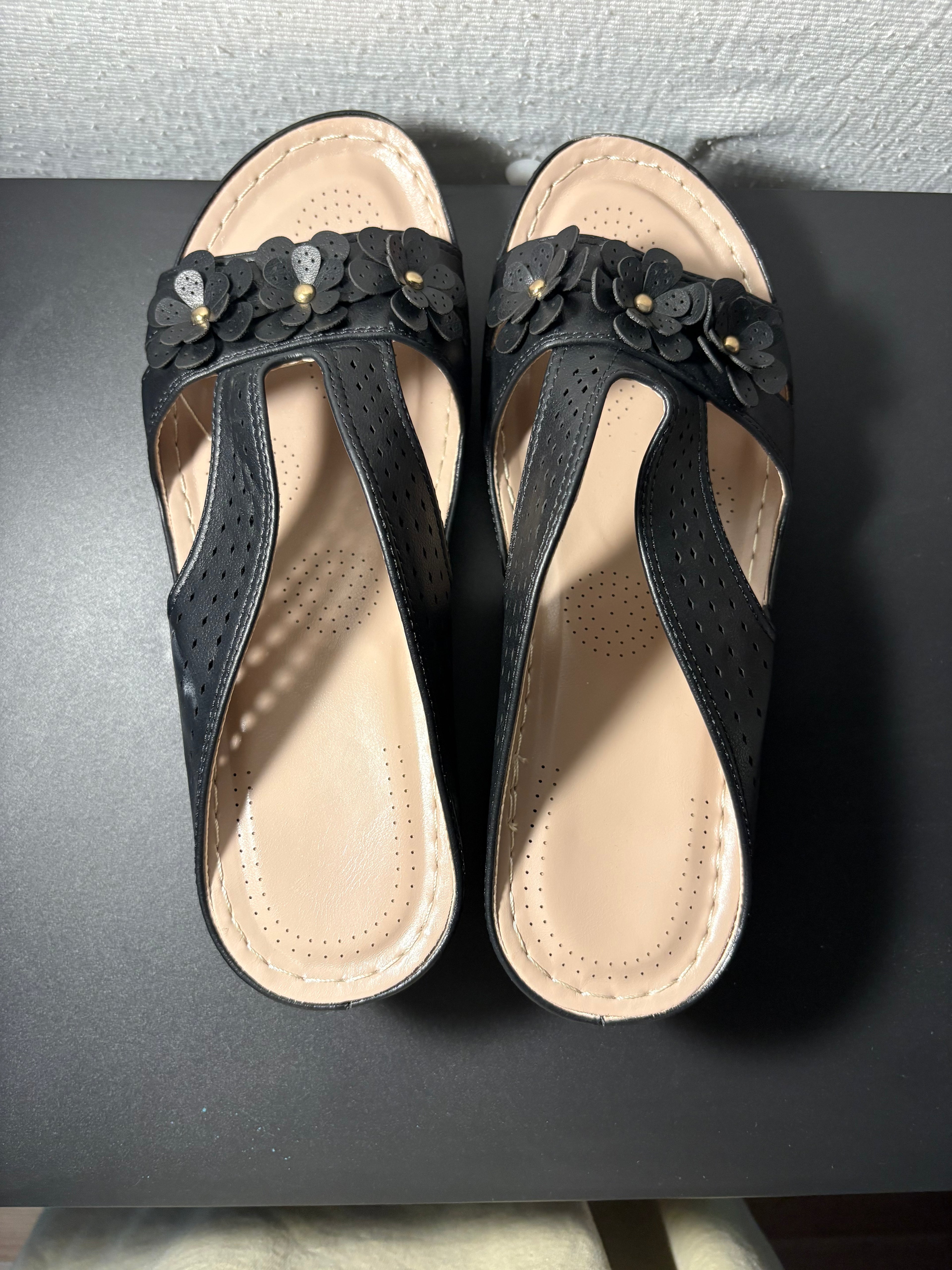 Women’s Black Floral Comfort Slide Sandals