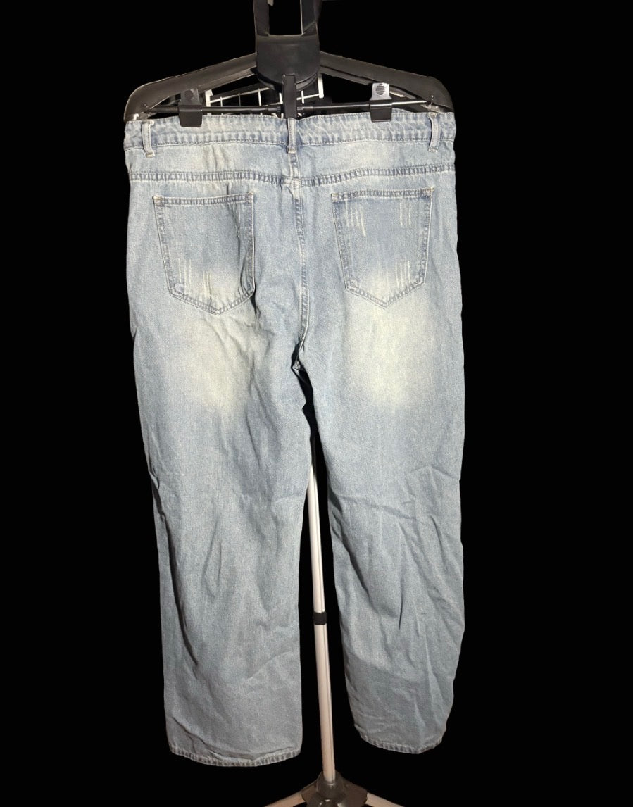 Distressed light blue jeans￼